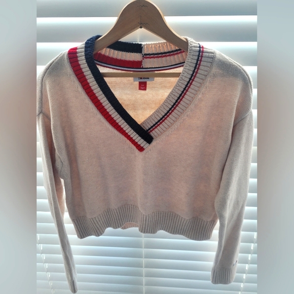 Tommy Jeans classic cotton Tommy Hilfiger V neck varsity cropped sweater - Picture 1 of 4